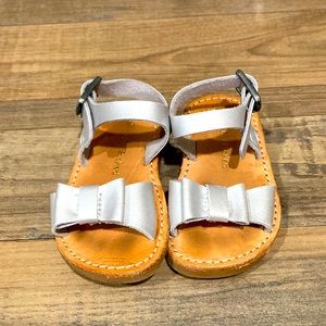 EUC Silver bow Freshly Picked infant girl sandals size 3